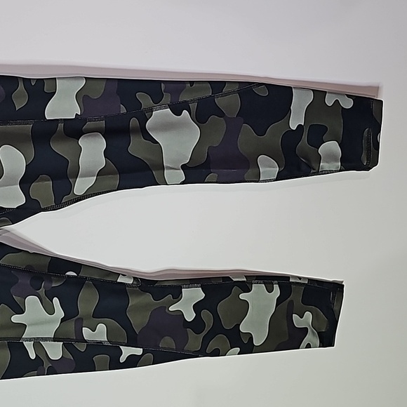 Reebok medium green and brown camo new with tags athletic leggings - Picture 3 of 7